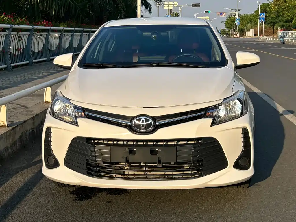 Toyota Vios — фото 2