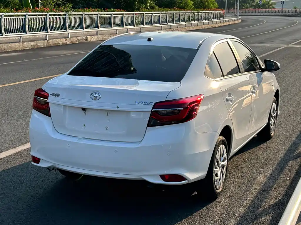 Toyota Vios — фото 3