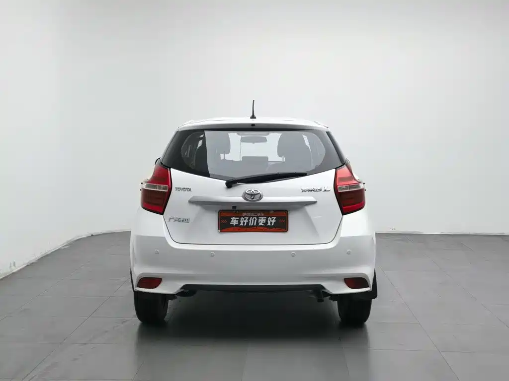 Toyota Yaris L — фото 4