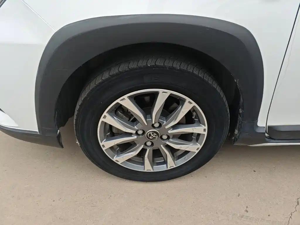 Toyota Yaris L — фото 23