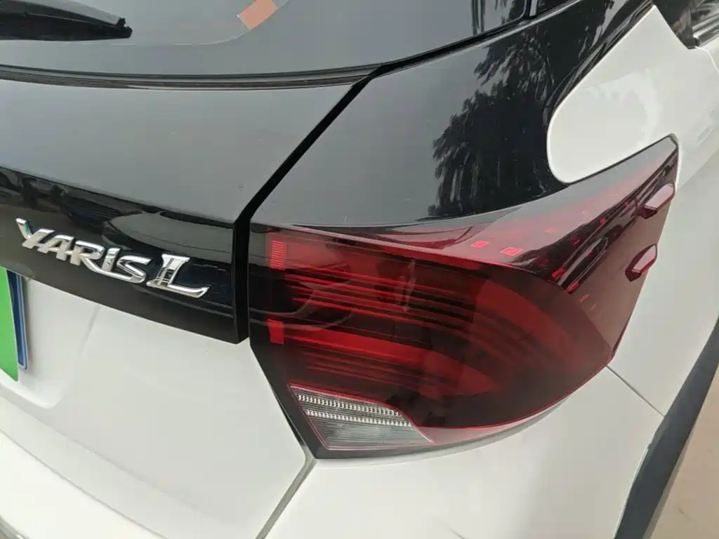 Toyota Yaris L — фото 8