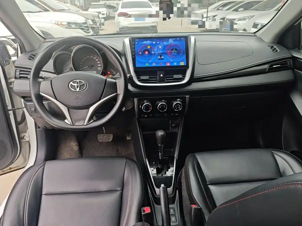 Toyota Yaris L — фото 10