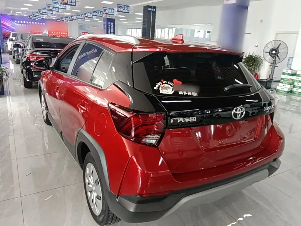 Toyota Yaris L — фото 4
