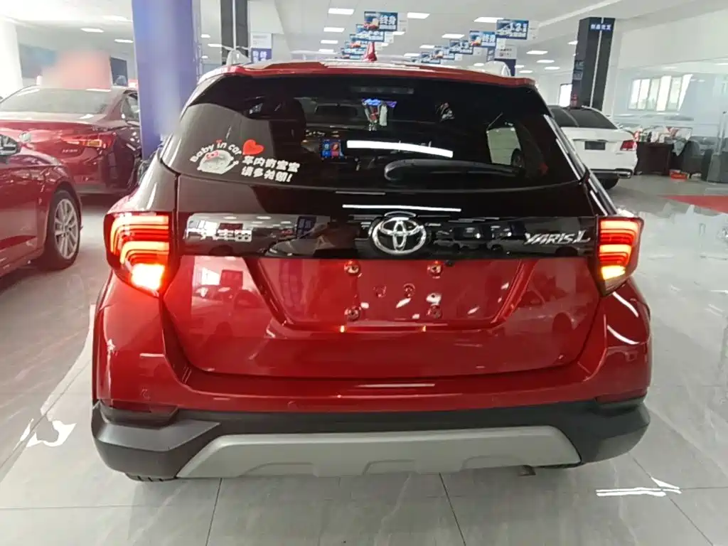 Toyota Yaris L — фото 5