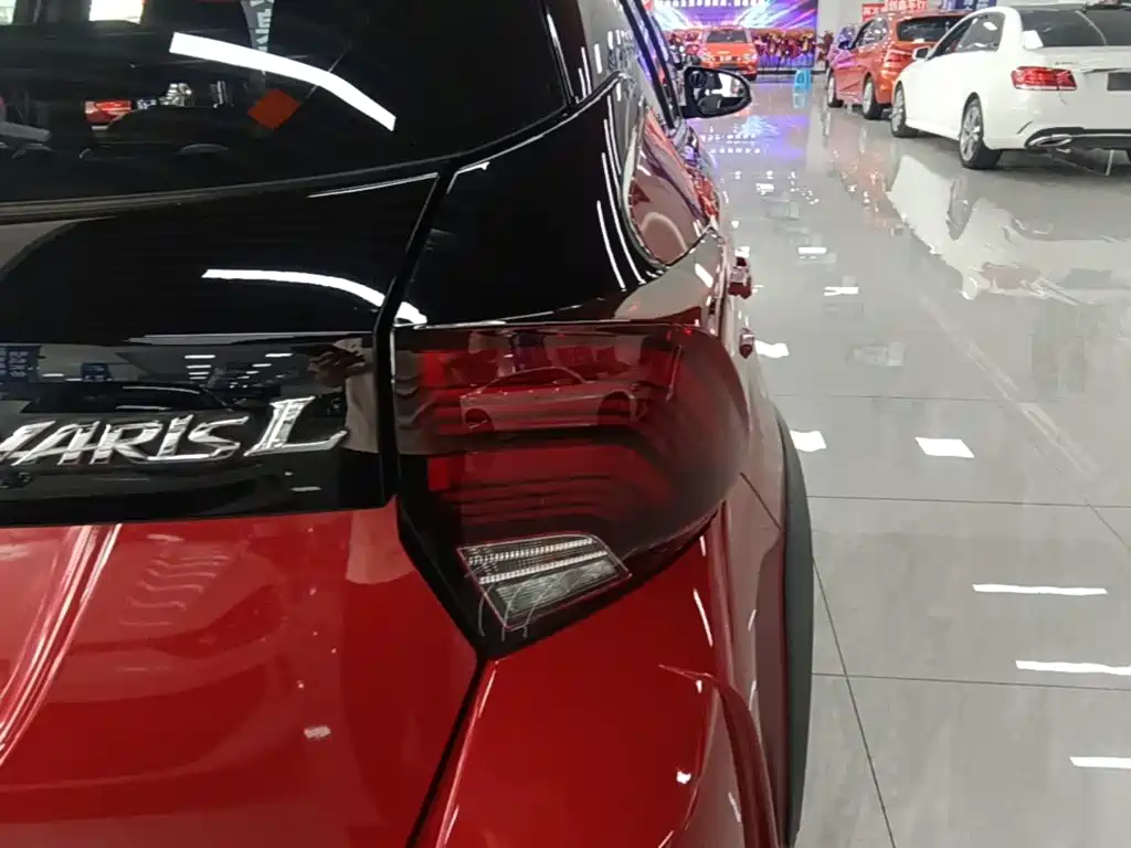 Toyota Yaris L — фото 7