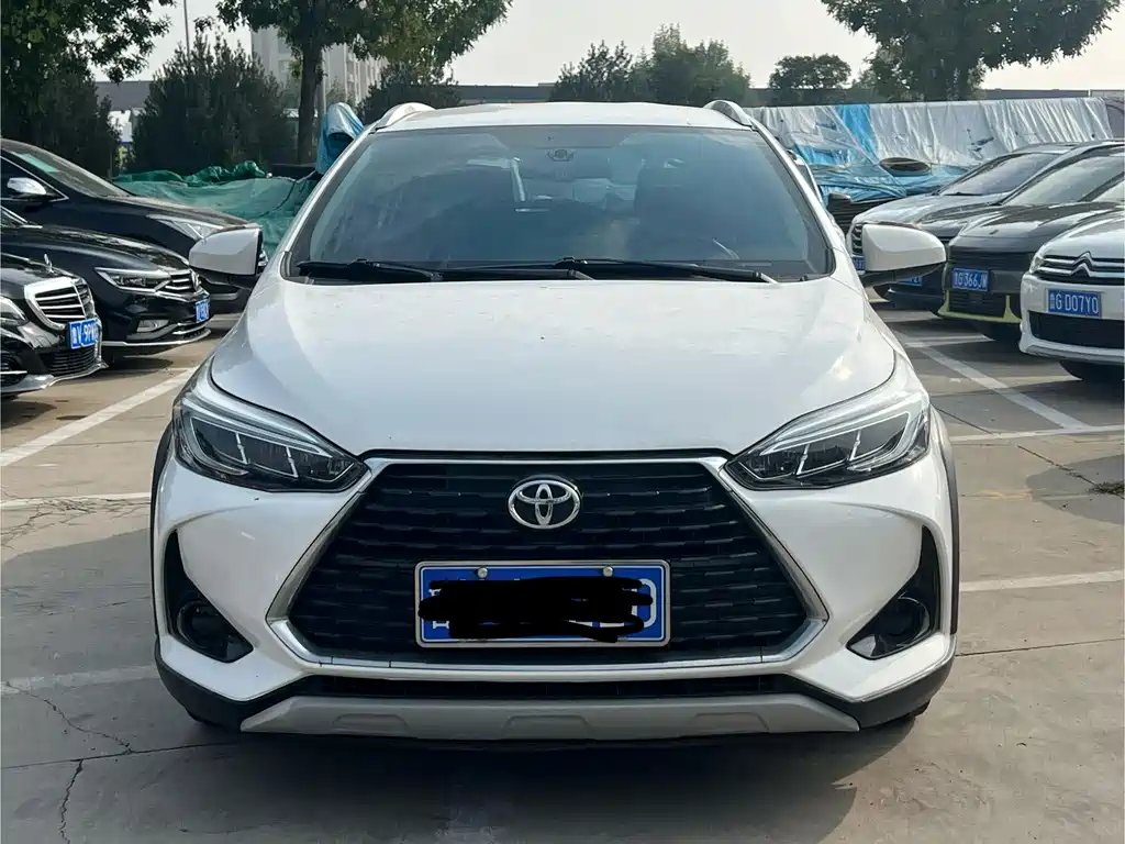 Toyota Yaris L — фото 2