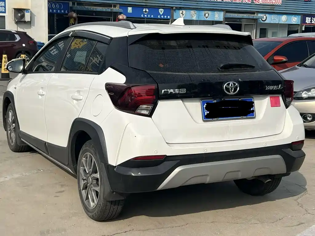 Toyota Yaris L — фото 3