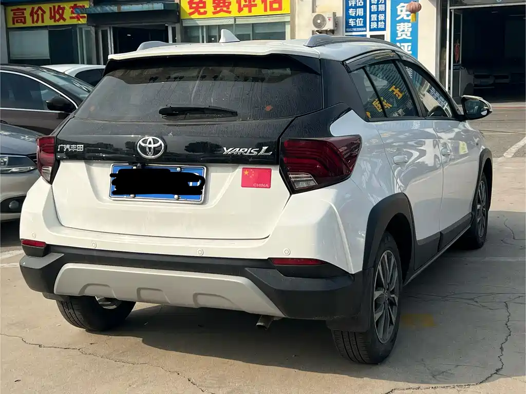 Toyota Yaris L — фото 4