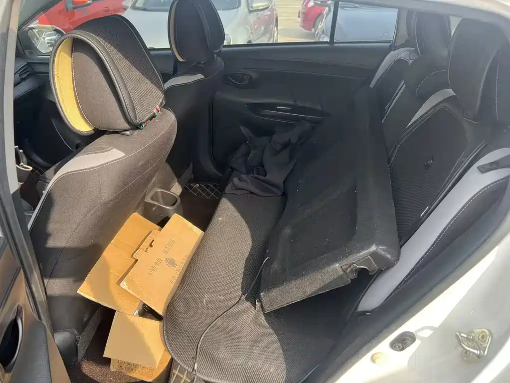 Toyota Yaris L — фото 6