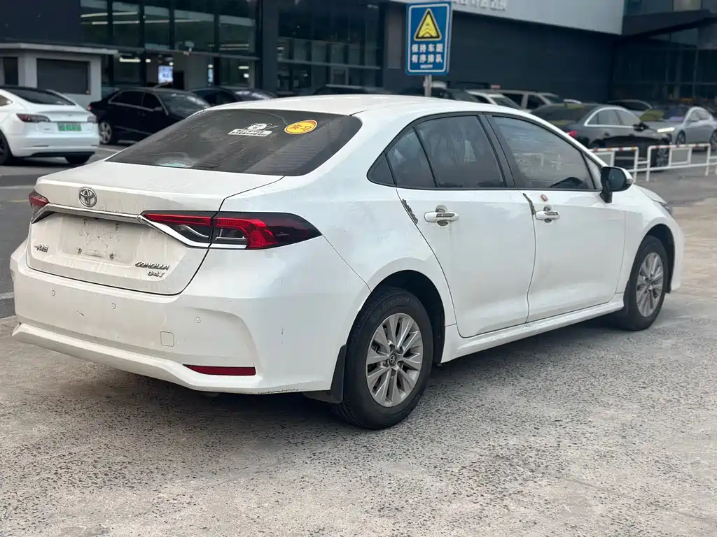 Toyota Corolla — фото 4