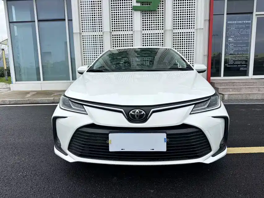 Toyota Corolla — фото 2