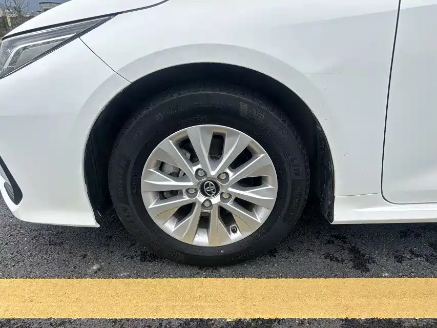 Toyota Corolla — фото 19