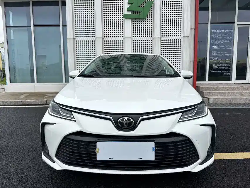 Toyota Corolla — фото 20