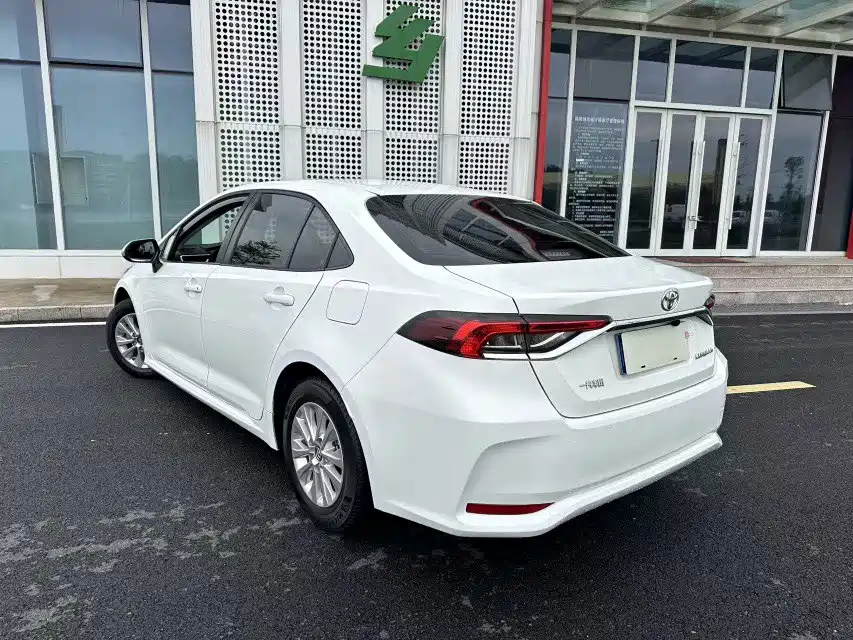Toyota Corolla — фото 3