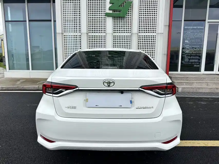 Toyota Corolla — фото 27