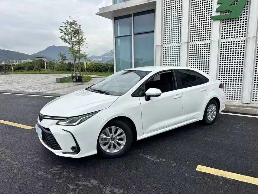 Toyota Corolla — фото 4