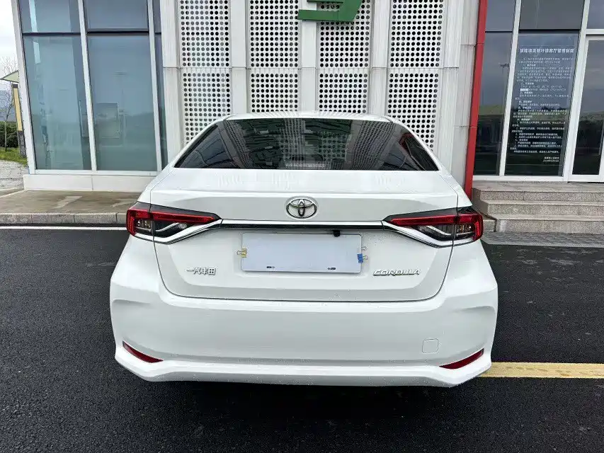 Toyota Corolla — фото 6