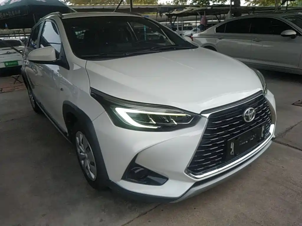Toyota Yaris L — фото 4