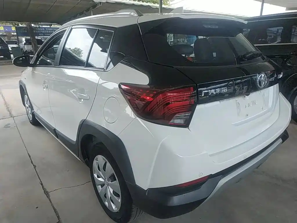 Toyota Yaris L — фото 5