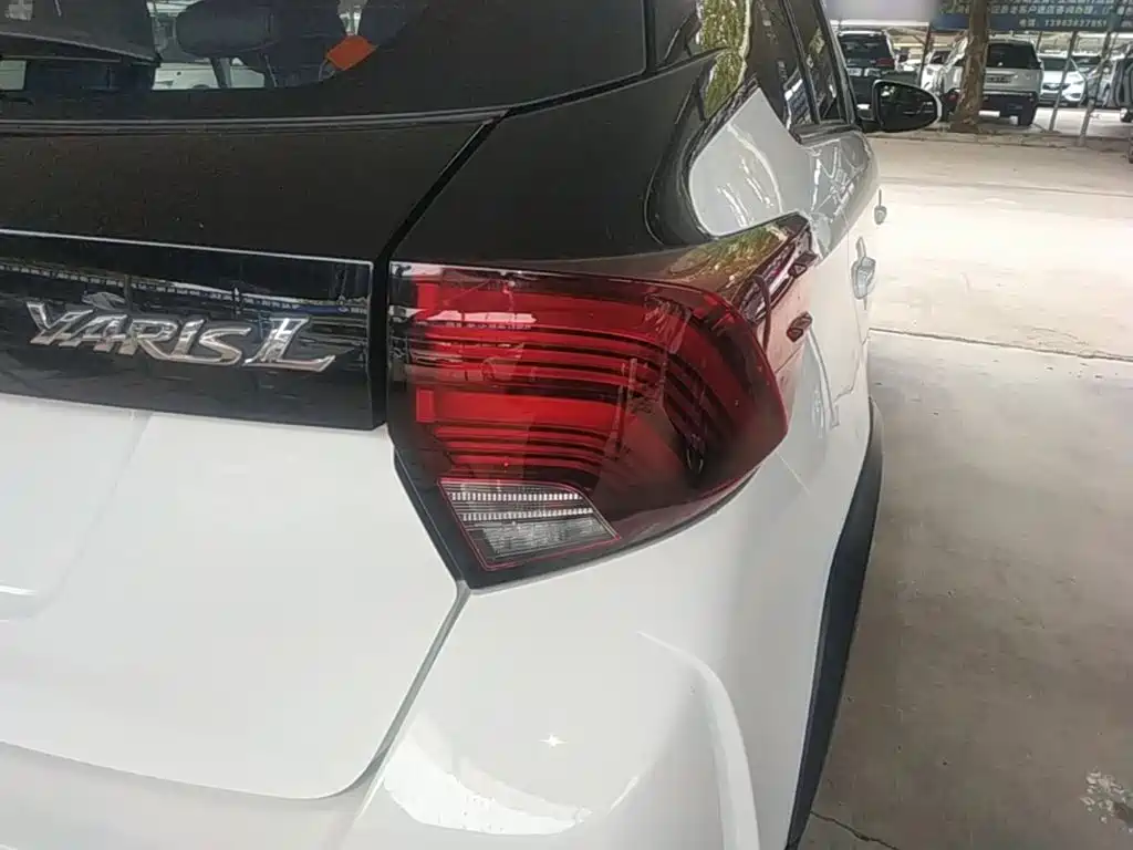 Toyota Yaris L — фото 8