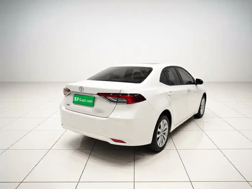 Toyota Corolla — фото 5