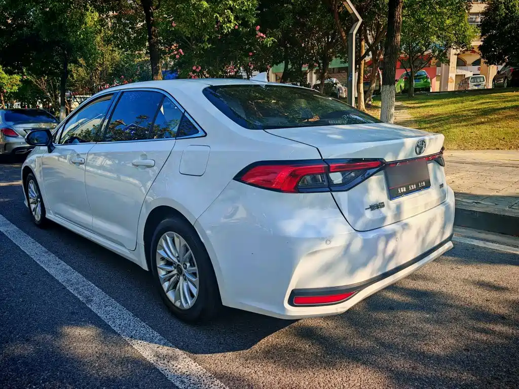 Toyota Allion — фото 6