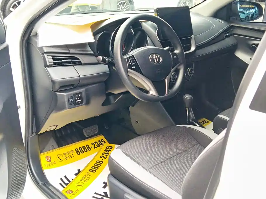 Toyota Yaris L — фото 9