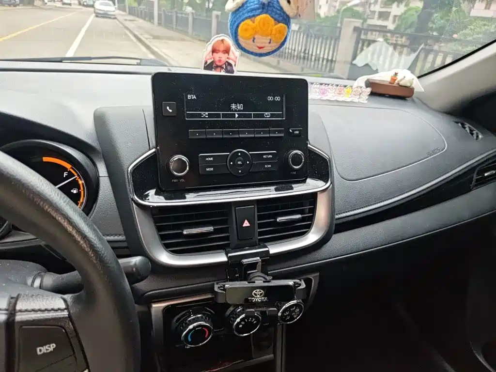 Toyota Yaris L — фото 14