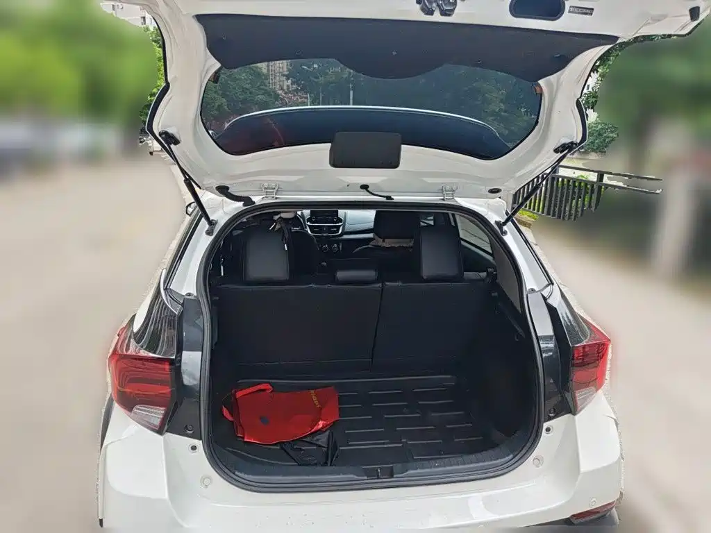 Toyota Yaris L — фото 20