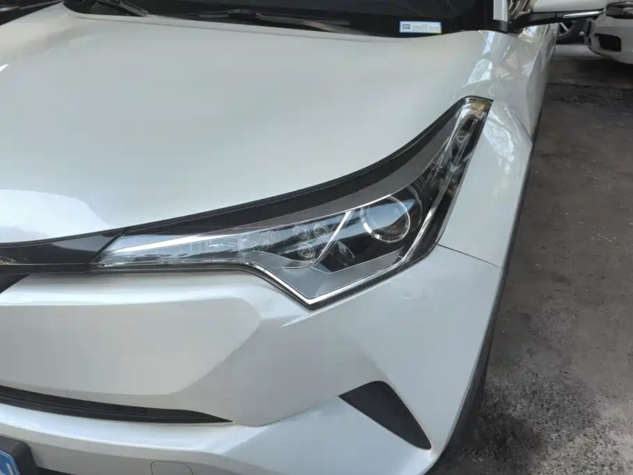 Toyota C-HR — фото 5