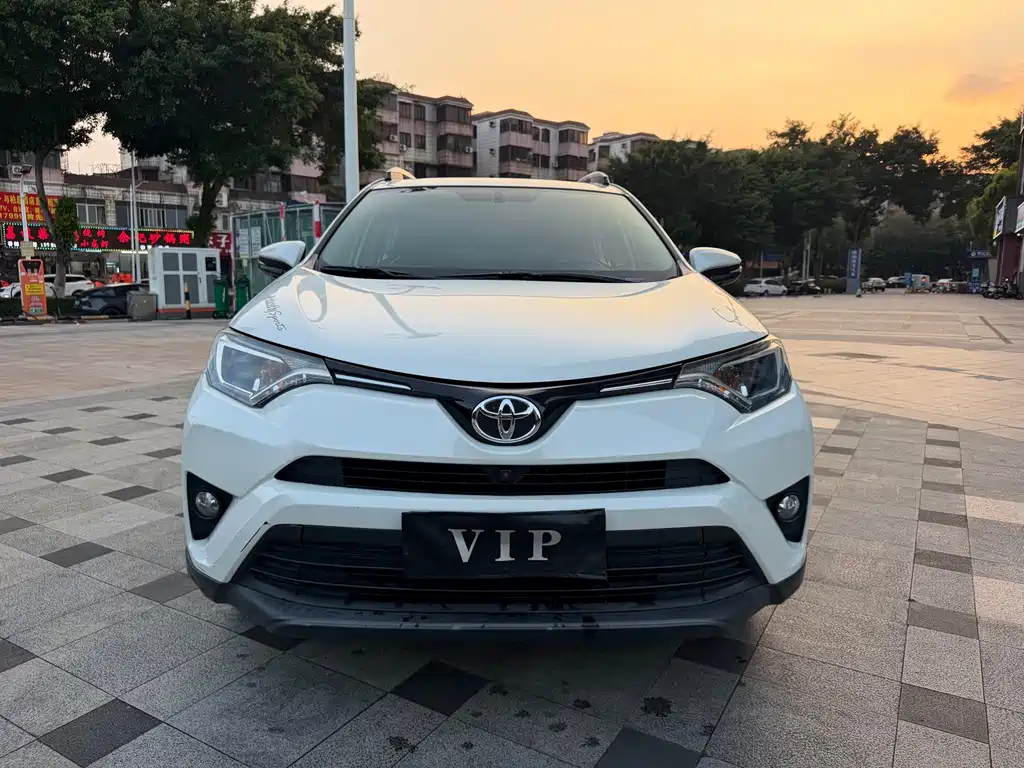 Toyota RAV4 — фото 2