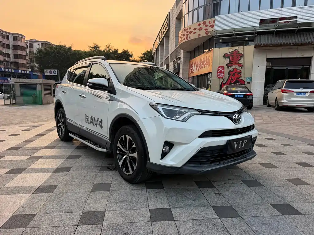 Toyota RAV4 — фото 3