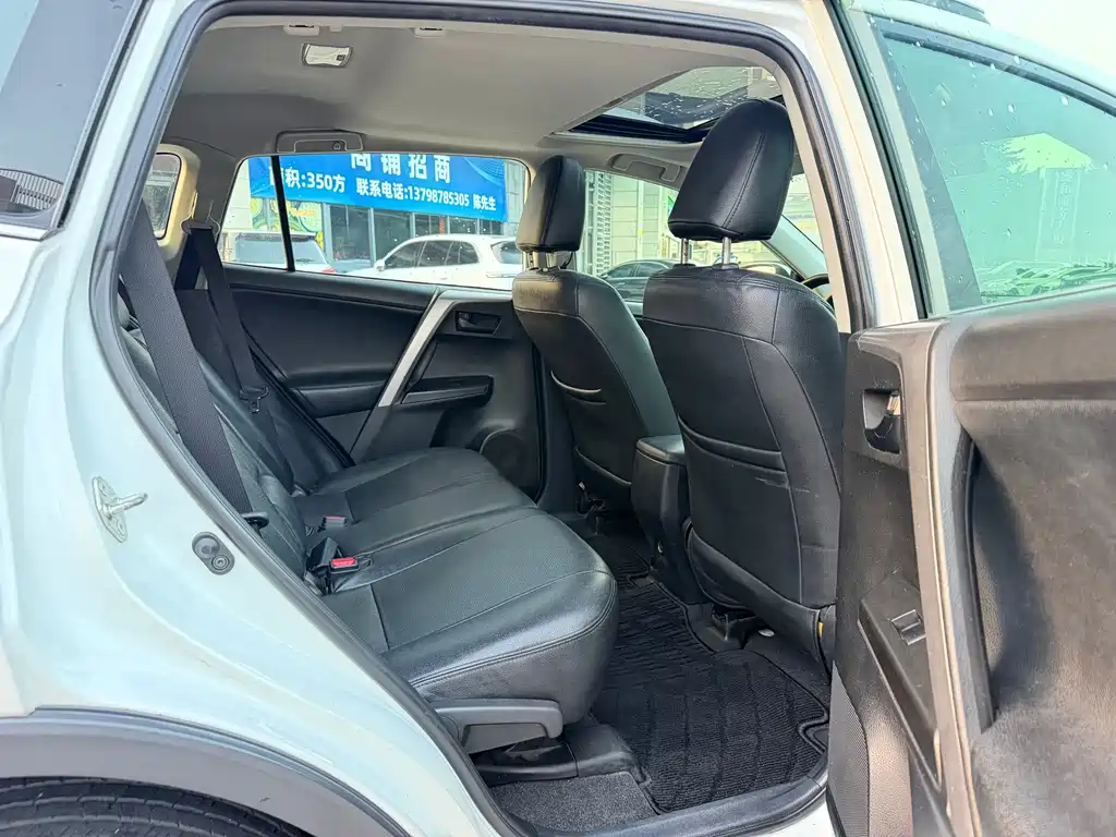 Toyota RAV4 — фото 10