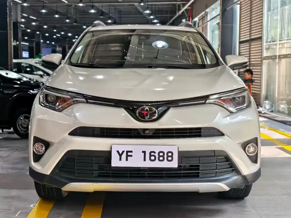 Toyota RAV4 — фото 2
