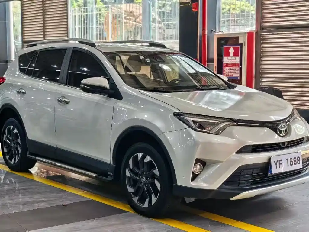 Toyota RAV4 — фото 3