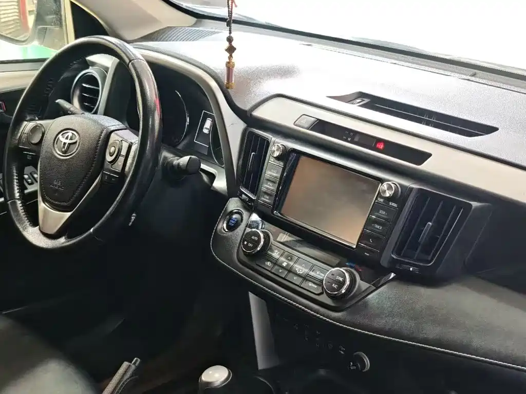 Toyota RAV4 — фото 4