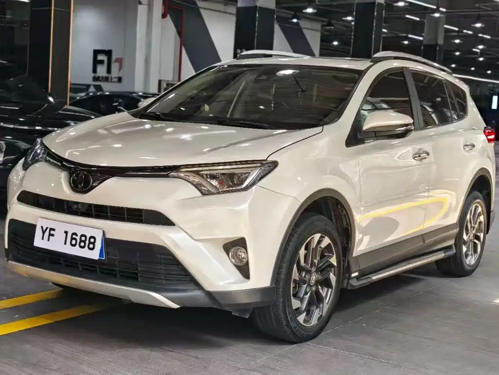 Toyota RAV4 — фото 1