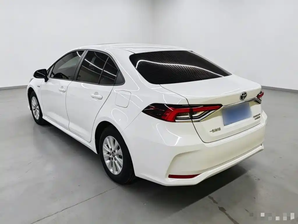 Toyota Corolla — фото 4