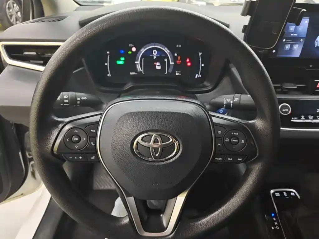 Toyota Corolla — фото 10