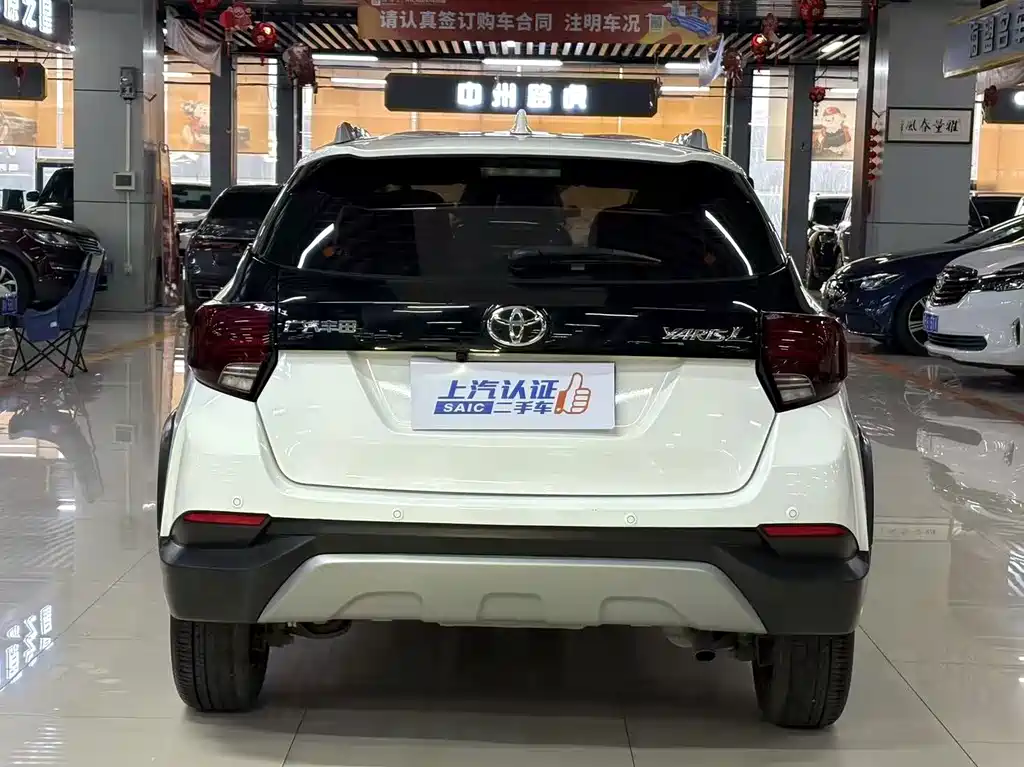 Toyota Yaris L — фото 11