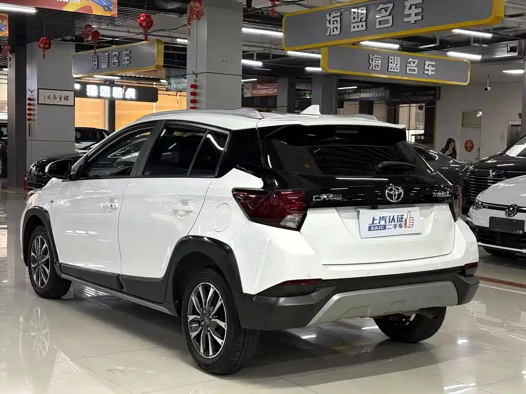 Toyota Yaris L — фото 12