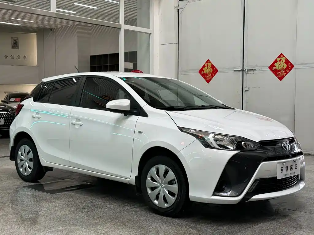 Toyota Yaris L — фото 3