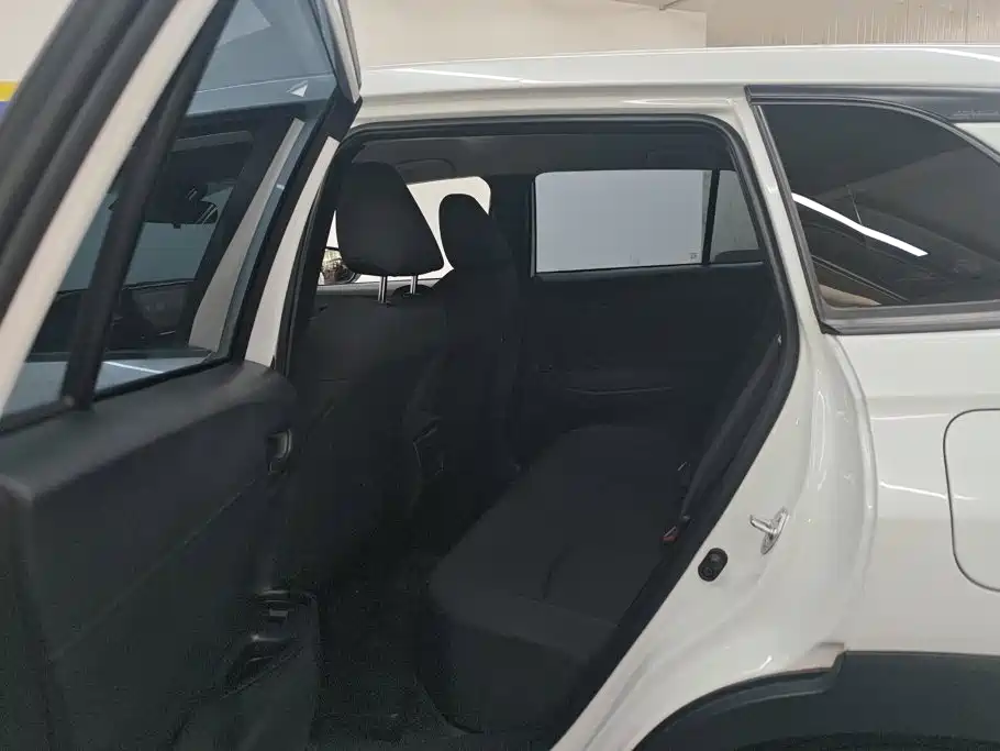 Toyota Corolla Cross — фото 11