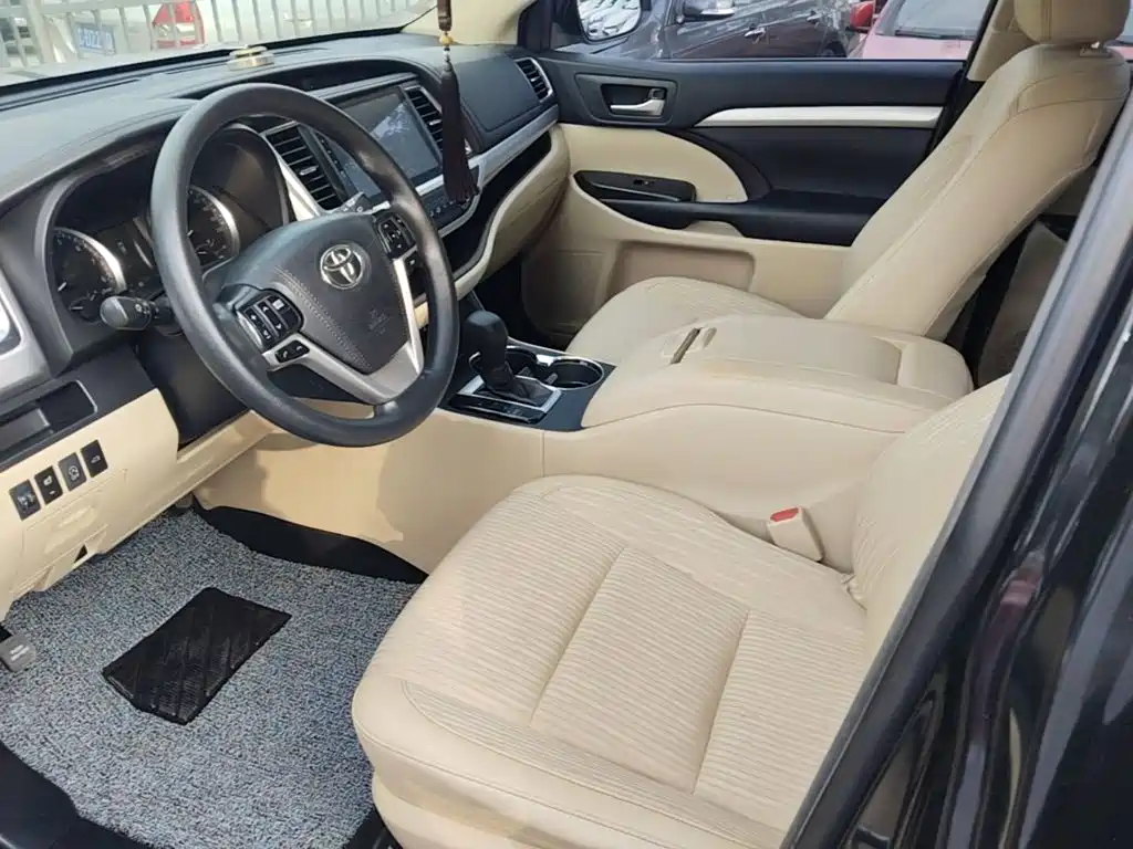 Toyota Highlander — фото 14