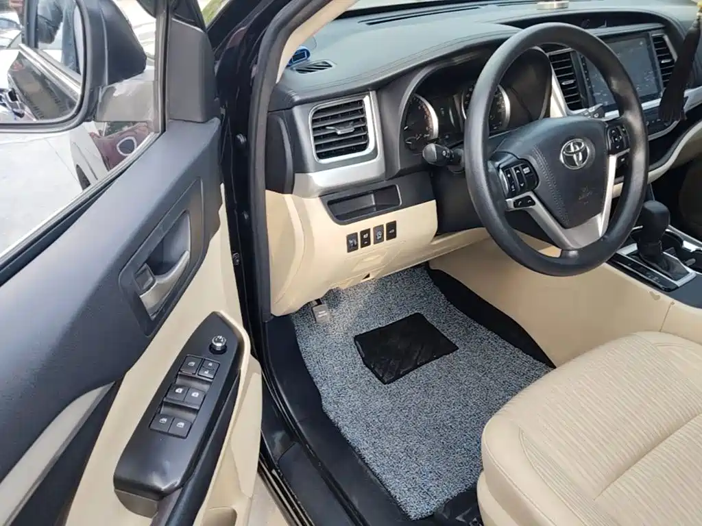 Toyota Highlander — фото 15