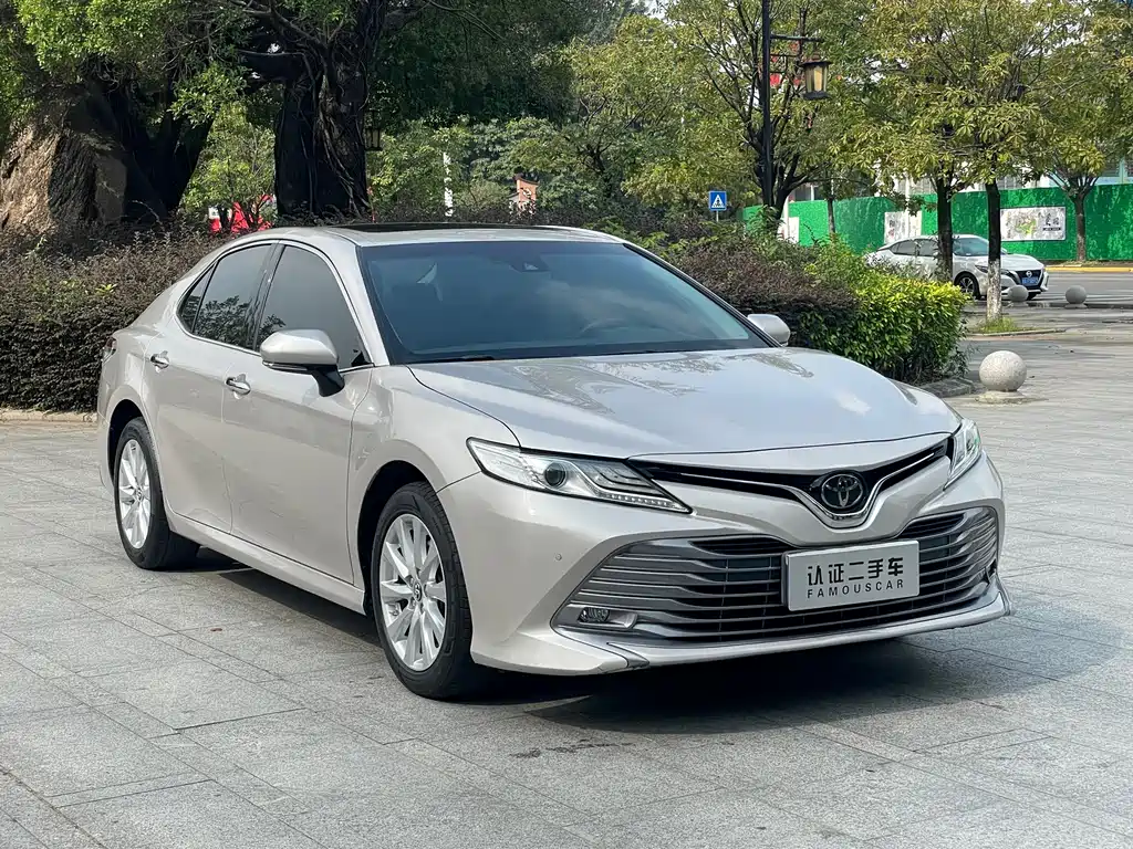 Toyota Camry — фото 3