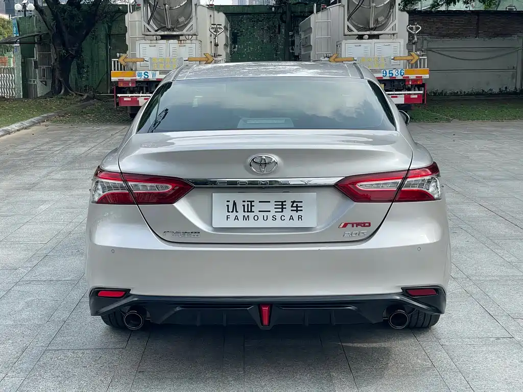 Toyota Camry — фото 4