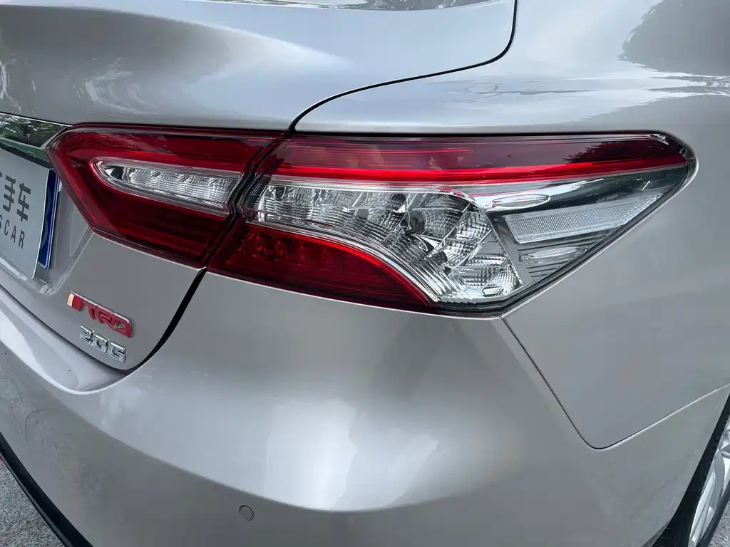 Toyota Camry — фото 9