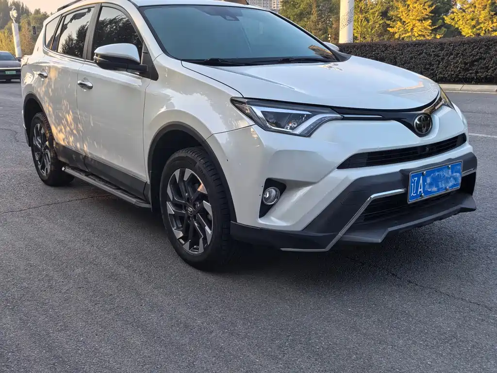 Toyota RAV4 — фото 2