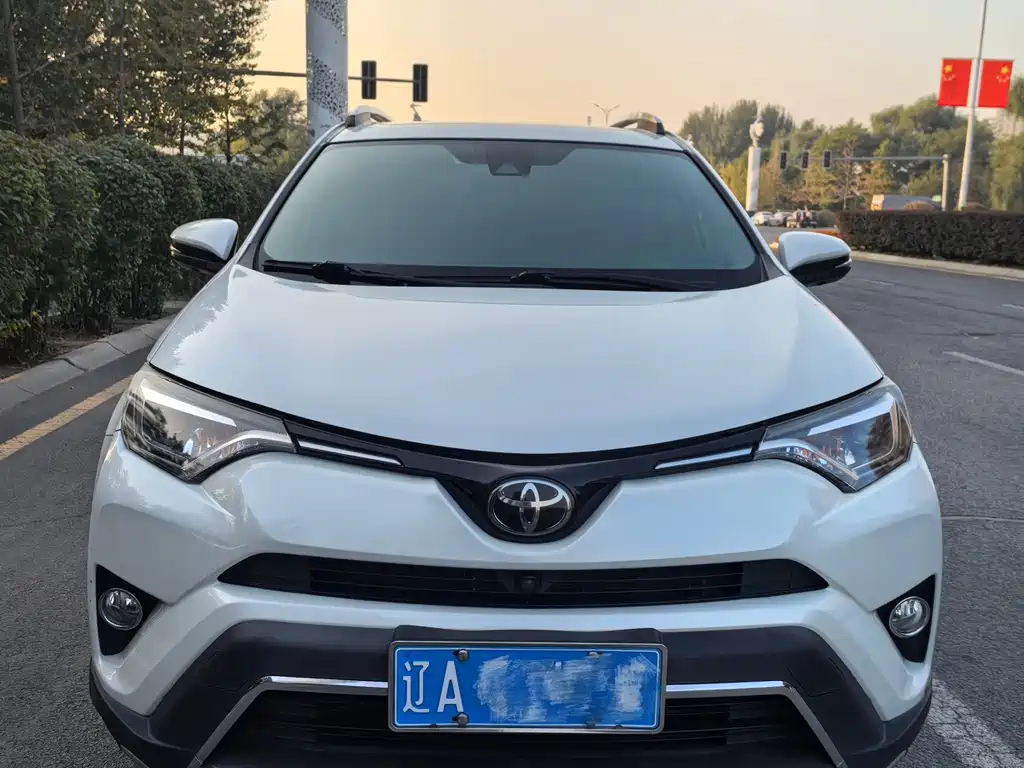 Toyota RAV4 — фото 3